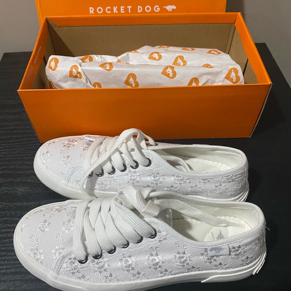 Rocket Dog canvas sneakers size 7.5 NWT